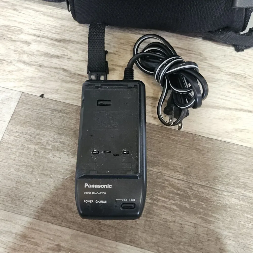 Panasonic Palmcorder Camcorder PV-L354D 700x Zoom W/ Charger TESTED + extras